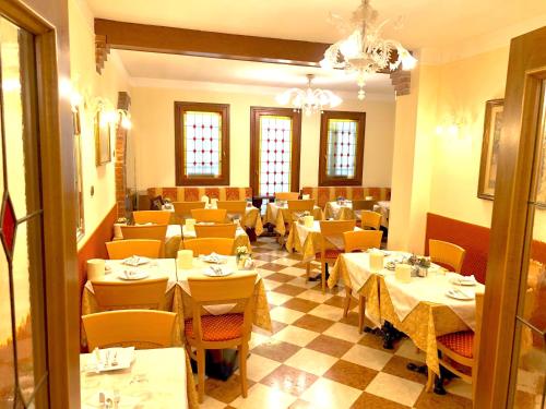 Hotel Fontana - image 8