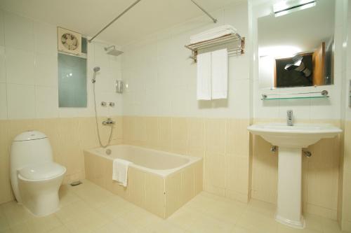 room detail thumbnail 2