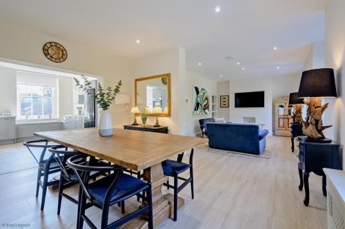 Stylish Cotswold Holiday Home In Fairford, Fairford, Gloucestershire
