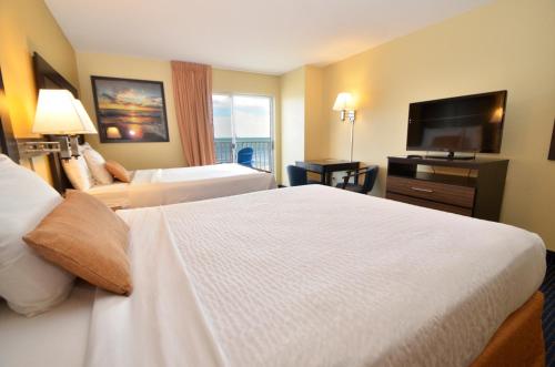Queen Room with Two Queen Beds - Ocean Front image 2