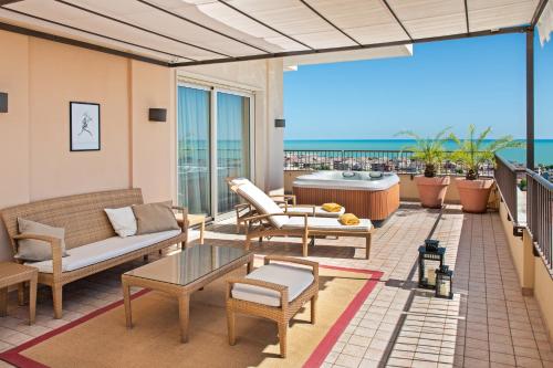 陽台/露台, Villa Maria Hotel & SPA in 濱海弗蘭卡維拉