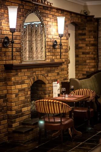 Gullane's Hotel - image 11