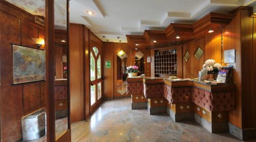 Hol, Hotel Vela in Trento