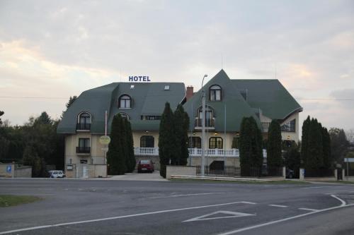 Hotel Holdfény - Kápolnásnyék