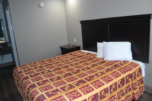 Deluxe Inn Irving - image 3