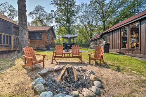 . Cabin on Rush Lake with Bar, Grill and Kayaks!