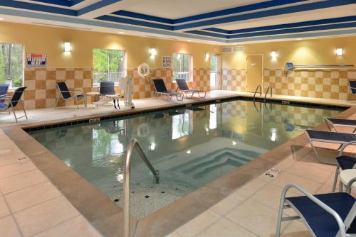 游泳池, 哥倫比亞智選假日酒店 (Holiday Inn Express Columbia) in 田納西州哥倫比亞 (TN)