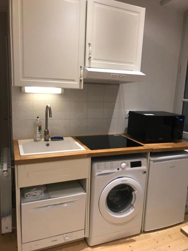 Kitchen, Sur la colline in Provinces-Chavril