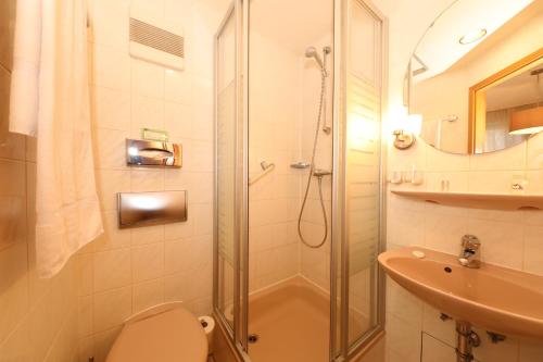 Single Room image 10