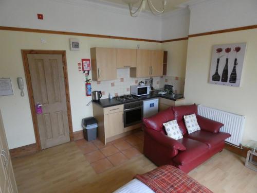 Hurst Dene Aparthotel - image 10