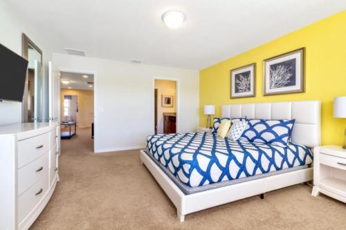 IHR8870WW Gorgeous 5Bd 4Bath w Pool Lake View - image 8