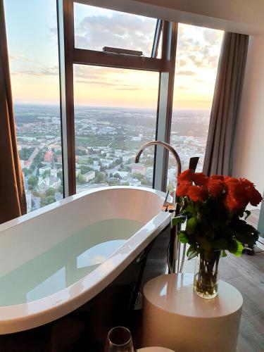 Apartamenty Sky Tower z Jakuzzi Przy Oknie by BQQK, Breslau (Foto 4)