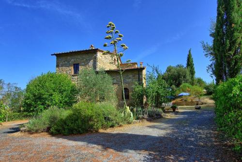  Pignano Villa Sleeps 12 Pool WiFi, Pension in Pignano