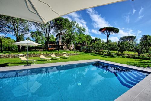  Rigutino Villa Sleeps 14 Pool Air Con WiFi, Pension in Rigutino
