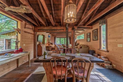 Stone Lagoon Cabin - image 4