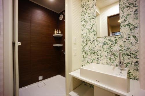 Rona Hotel