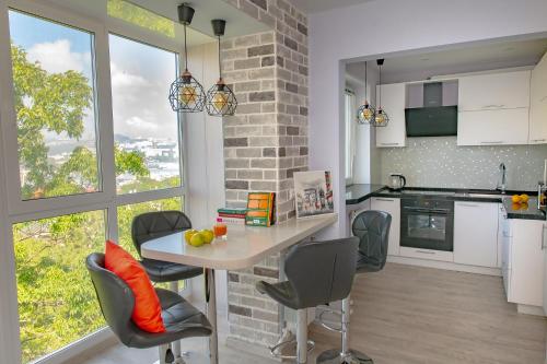 Large apartment with stunning views of the Golden horn Bay