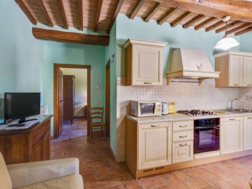 Apartment in Tuscany with Pool and Scenic Views, Casole dʼElsa (foto 3)