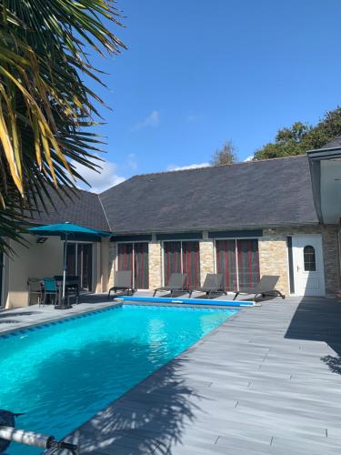 Villa avec piscine à 2 pas de la mer gîte à louer Guidel
