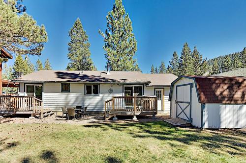 New Listing! Updated Gem: Deck Grill Near Slopes home - image 9