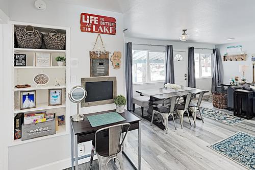 New Listing! Updated Gem: Deck Grill Near Slopes home - image 11