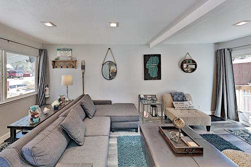 New Listing! Updated Gem: Deck Grill Near Slopes home - image 13