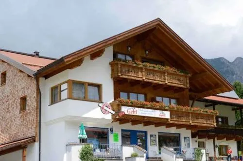 Gästehaus Familie Gebhard Schädle in Grän, Österreich