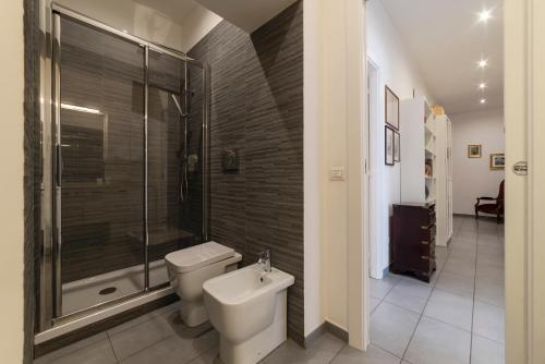 Porta Pia & Villa Torlonia Apartment with Balcony - image 8