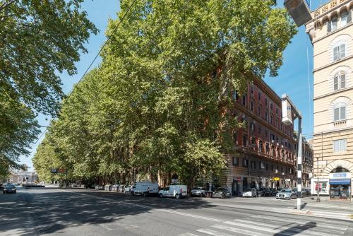 Porta Pia & Villa Torlonia Apartment with Balcony - image 10