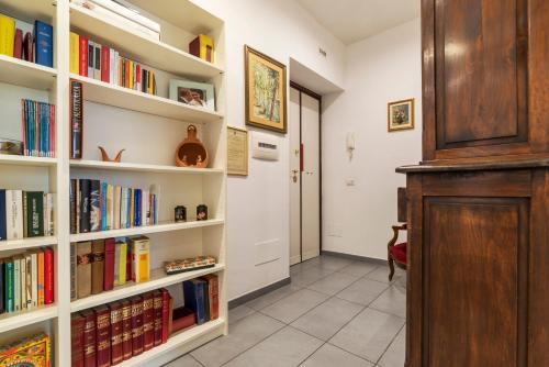 Porta Pia & Villa Torlonia Apartment with Balcony - image 4