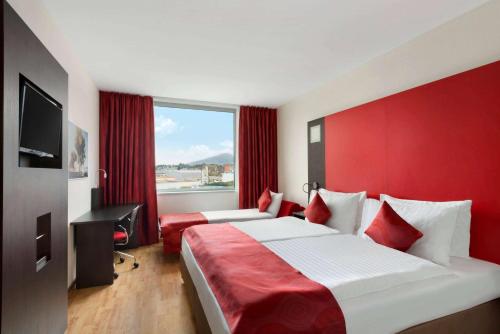 Ramada Encore by Wyndham Geneva - image 13