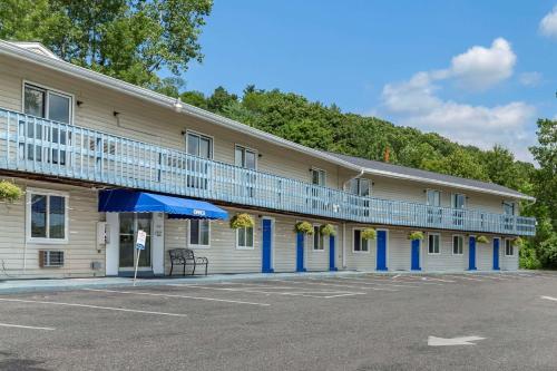 . Econo Lodge Lee - Great Barrington