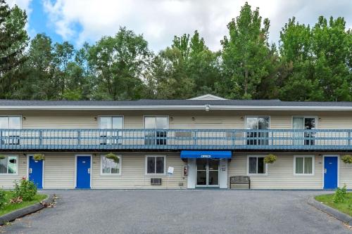 Econo Lodge Lee - Great Barrington