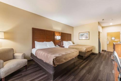 Quality Inn & Suites Hendersonville - Flat Rock