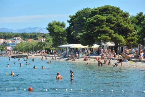 Cosy apartment 5min to beach Mirela Borik - image 6