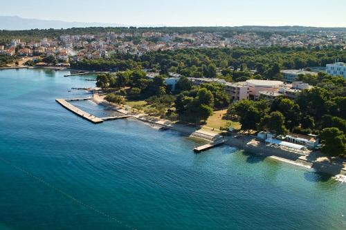 Cosy apartment 5min to beach Mirela Borik - image 9