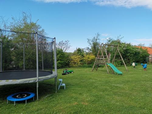 Játszótér, Gîte Côté Prairie classé 4 etoiles (Gite Cote Prairie classe 4 etoiles) in Epagne-Epagnette