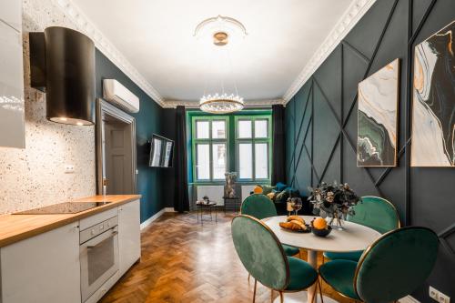 Charles Bridge Suite by Riverside, Прага (фото 4)
