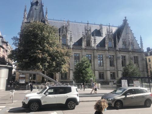 ROUEN centre ville Palais de Justice