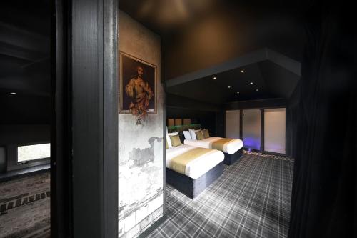 Briggate Boutique - image 7