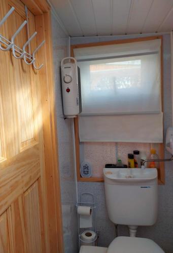 Pretty Garden Guest Suite with Private Balcony and In-suite 3
