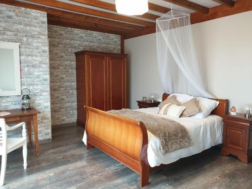 ETCHE ARGUINIA CHAMBRES HOTES et SPA in Montory
