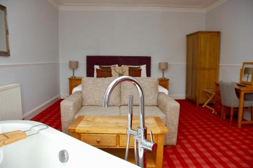 Boat Country Inn and Restaurant - image 12