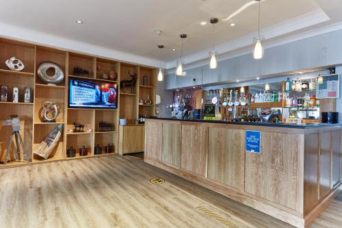 Southview Park Hotel - image 13