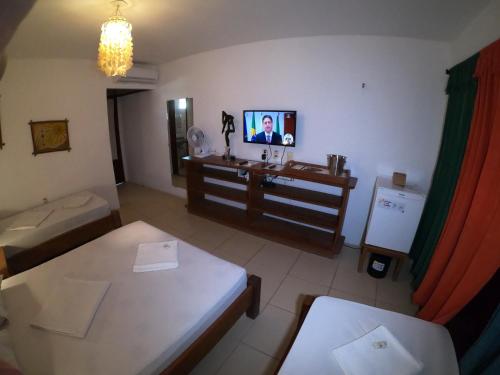 1 double bed, 1 twin bed