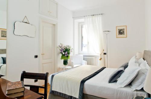 Standard Double Room image 5