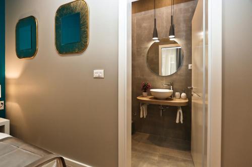 Riva Luxury Rooms - image 14