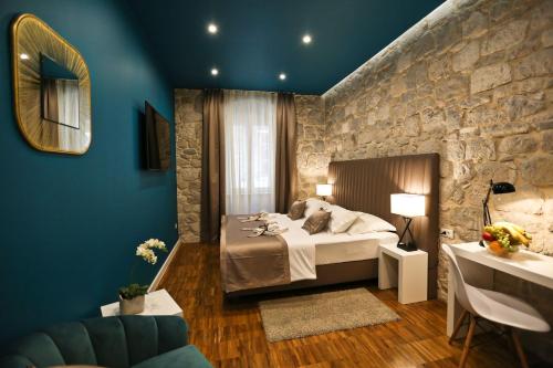 Riva Luxury Rooms - image 11