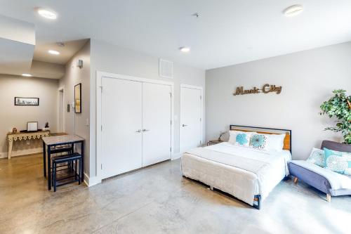 Music City Modern - image 7