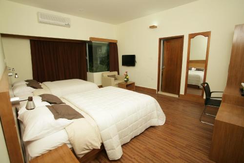 Richmond Hotel and Suites